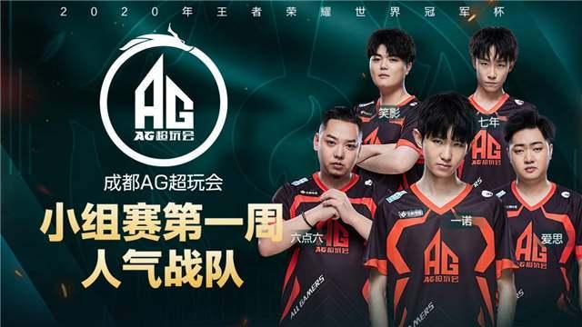 她在一系列 她在一系列