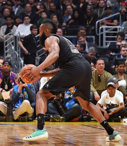 落后巴萨4分争冠悬了？皇马主场翻车1-2瓦伦 皇马社媒被＂安切洛蒂下课＂刷屏